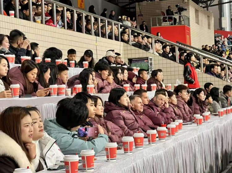 北青體育：中國女足現身中甲賽場，觀看重慶銅梁龍vs遼寧鐵人