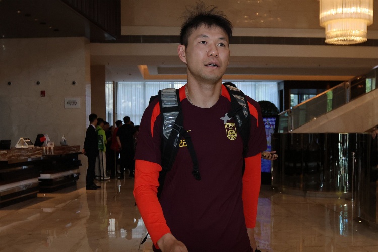 李源一3次助攻位居助攻榜榜首，李璇：再看伊萬發言覺得有種錯亂